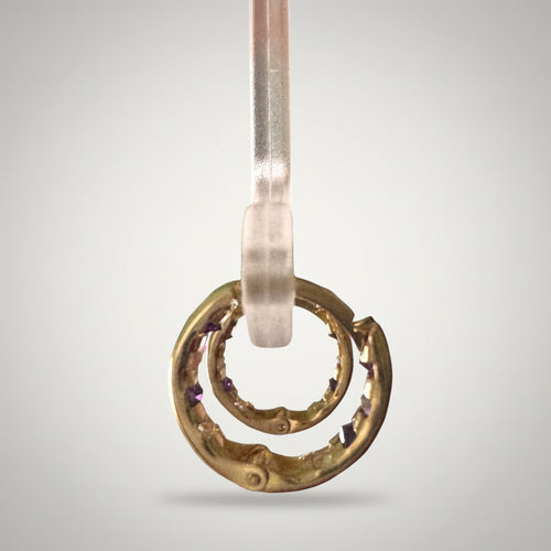Arracadas Huggie Oro 10K con Zirconias Moradas