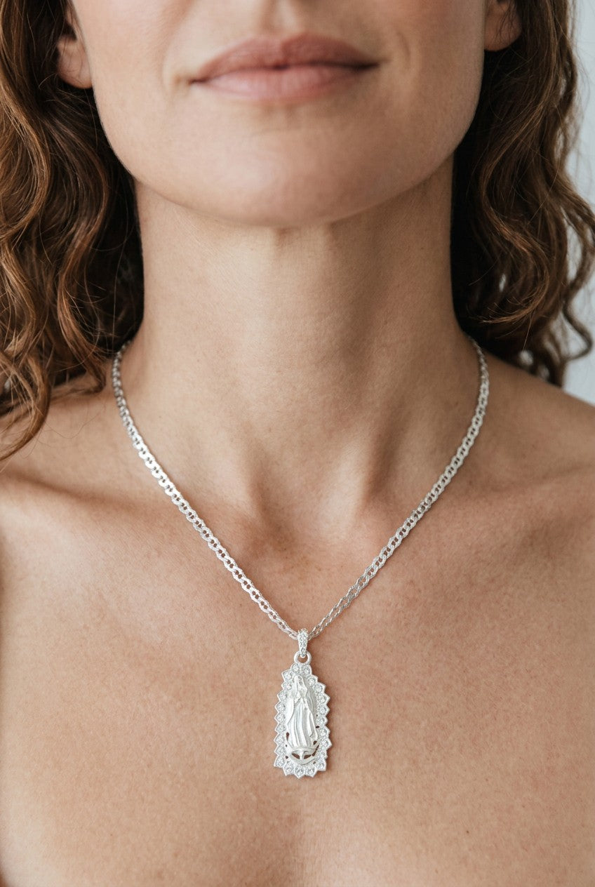 Dije Virgen de Guadalupe con Zirconias – Plata .925