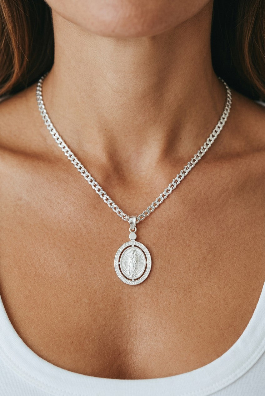 Dije Redondo Calado Virgen de Guadalupe – Plata .925