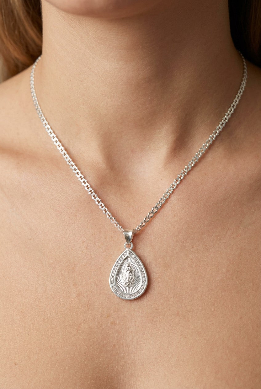 Dije Gota Virgen de Guadalupe con Zirconias – Plata .925