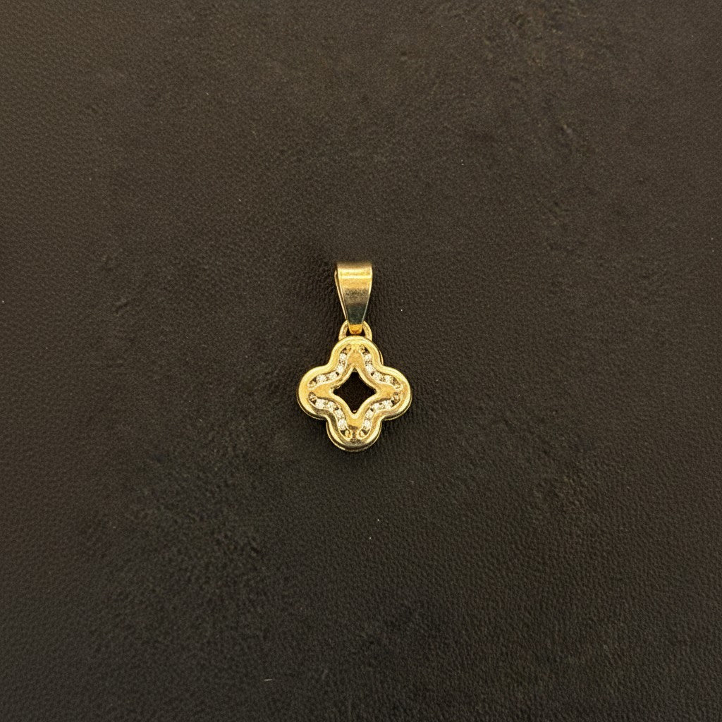 Dije Mini Trébol con Zirconias – Oro 10K