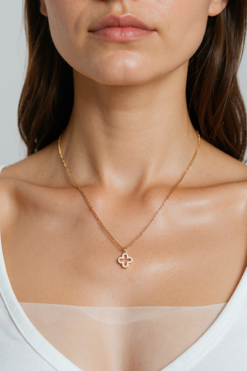 Dije Trébol con Zirconias – Oro 10K