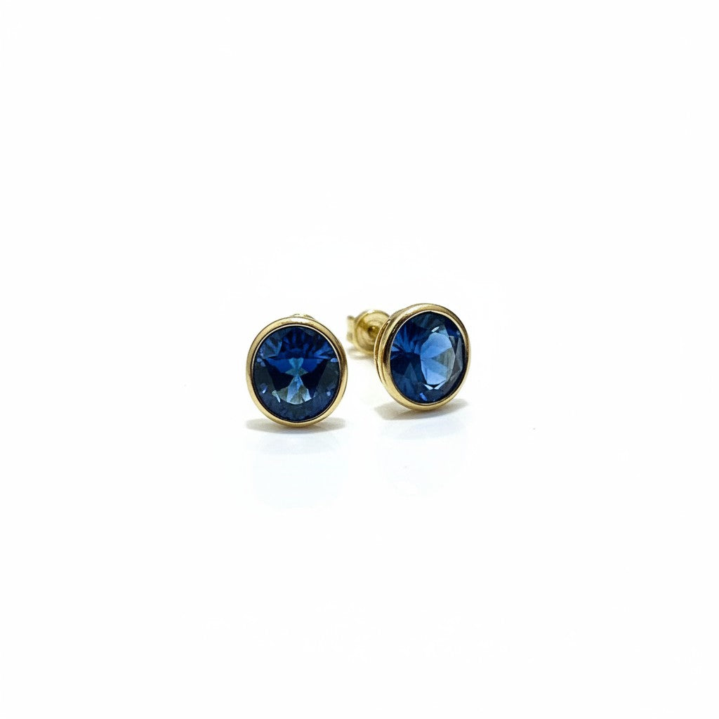 Cadena de oro de 10K con perlas de 5mm de la joyería ROMA, muestra detalles de las perlas y el acabado en oro.