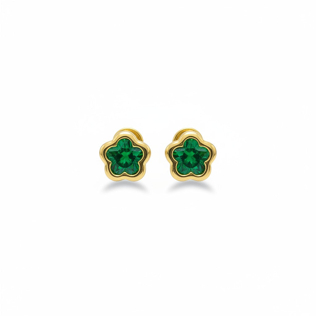 Broqueles de bisel con flor en oro de 10 quilates, joyería ROMA, detalles elegantes y acabado brillante en imagen.