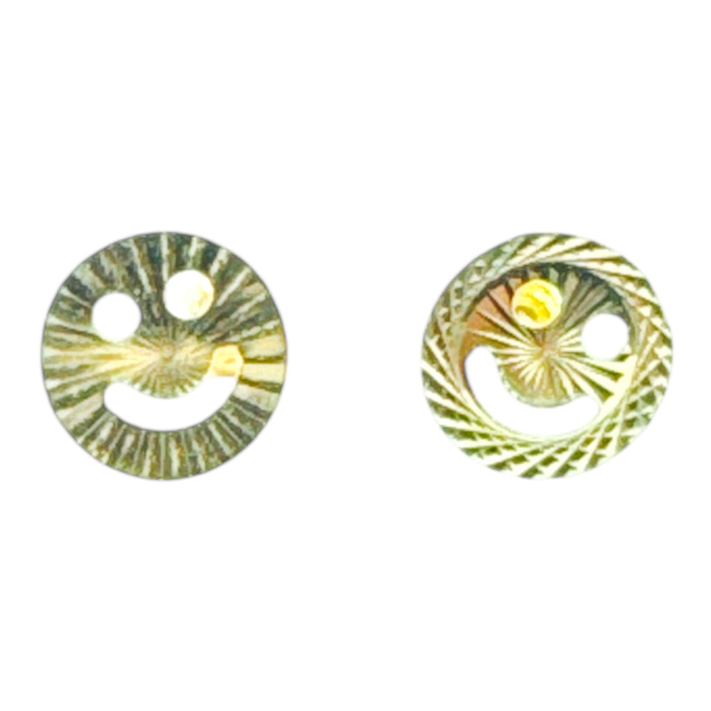 Broquel de oro 10K con diseño de carita feliz diamantada, joyería Roma, elegante accesorio para orejas.