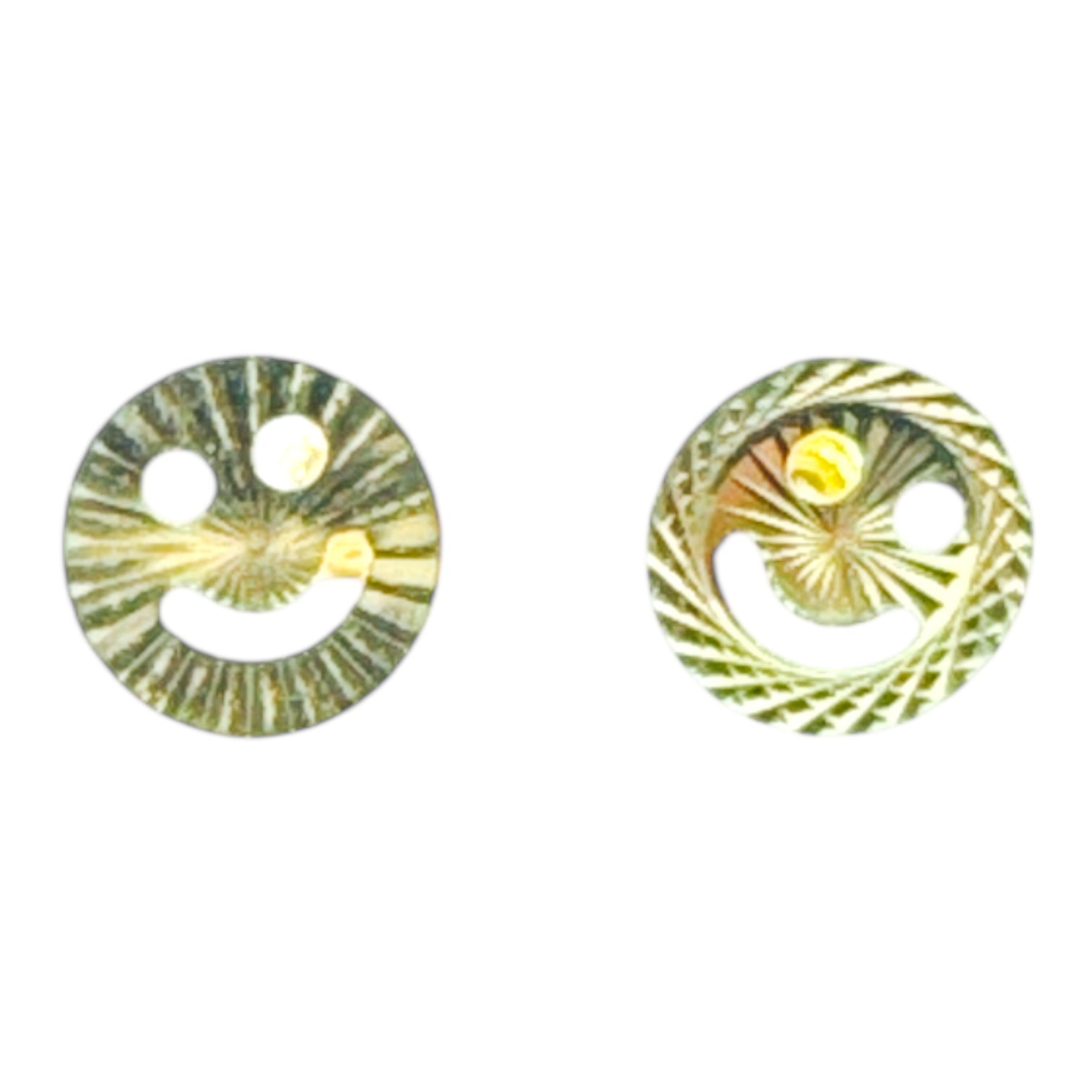Broquel de oro 10K con diseño de carita feliz diamantada, joyería Roma, elegante accesorio para orejas.