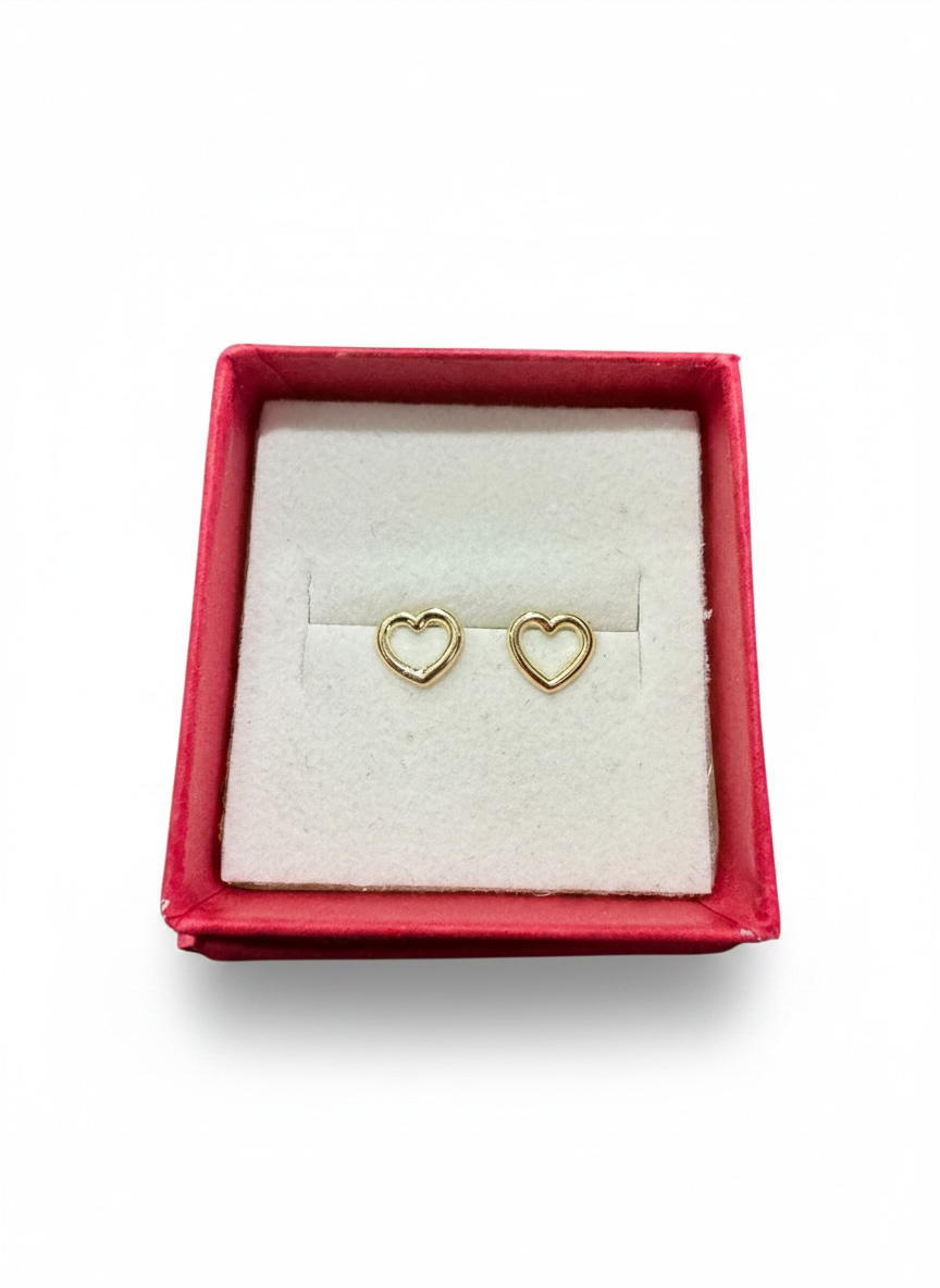 Broquel de corazón en oro 10K de Joyería ROMA, diseño delicado y elegante en color dorado brillante.