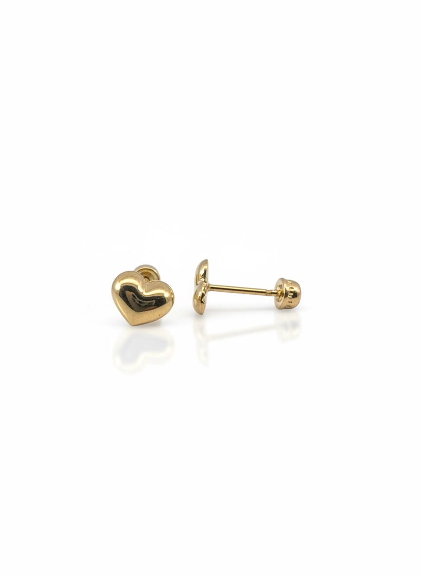 Broquel de corazón inflado en oro 10K con diseño elegante, fabricado por Joyería Roma.
