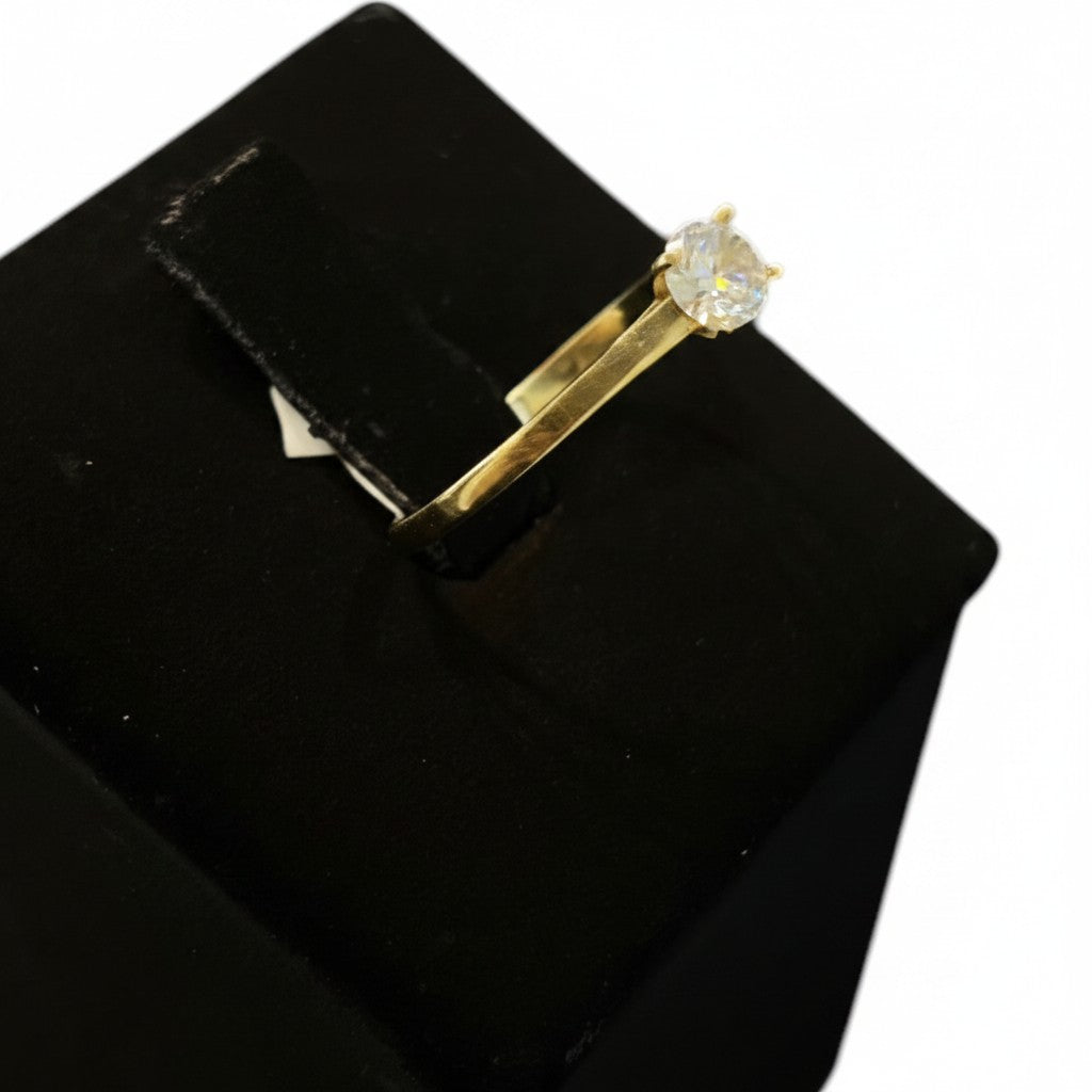 Anillo Solitario Clásico en Oro 10K