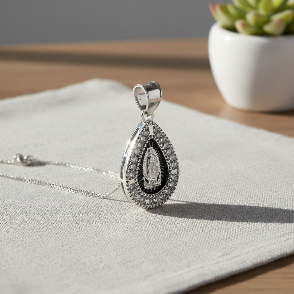 Medalla de Bautizo Virgen de Guadalupe Gota – Plata .925