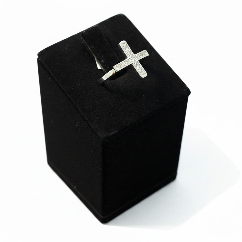 Anillo de Cruz con Zirconias en Oro Blanco 10K