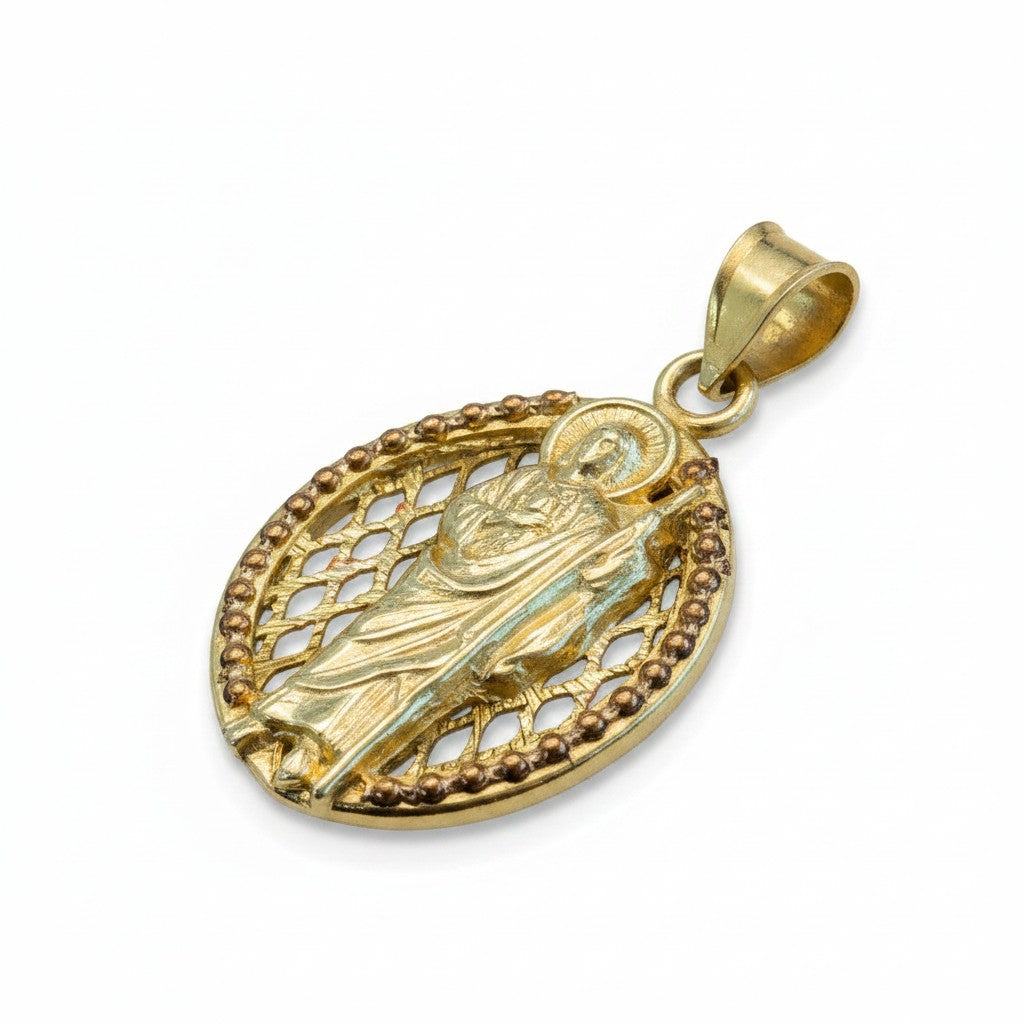Medalla de San Judas Tadeo en oro de 10K, joyería ROMA, con diseño detallado y acabado brillante en color dorado.